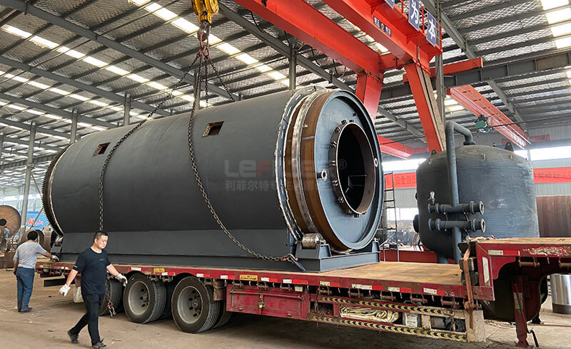 湖南邵陽曾總訂購的多臺LES-2866輪胎煉油設備裝車發出02 湖南邵陽曾總訂購的多臺LES-2866輪胎煉油設備裝車發出02