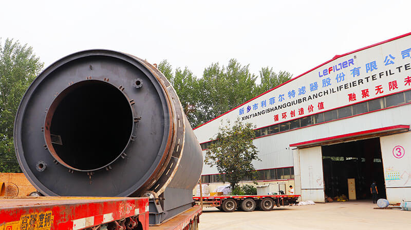 福建陳總訂購的4臺LES-2666輪胎煉油設備發車發出01 福建陳總訂購的4臺LES-2666輪胎煉油設備發車發出01